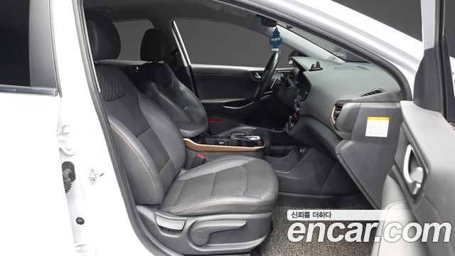 Hyundai Ioniq Electric Q 2018 — фото 11