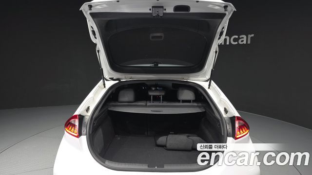 Hyundai Ioniq Electric Q 2018 — фото 20