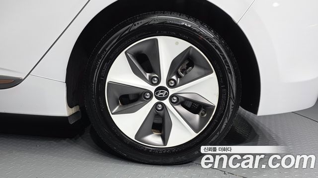 Hyundai Ioniq Electric Q 2018 — фото 21