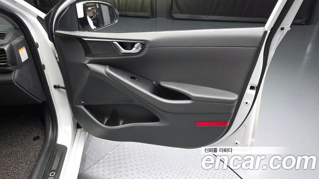 Hyundai Ioniq Electric Q 2018 — фото 24