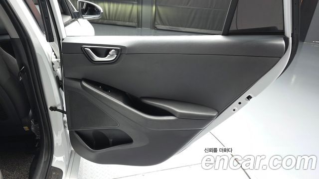 Hyundai Ioniq Electric Q 2018 — фото 25