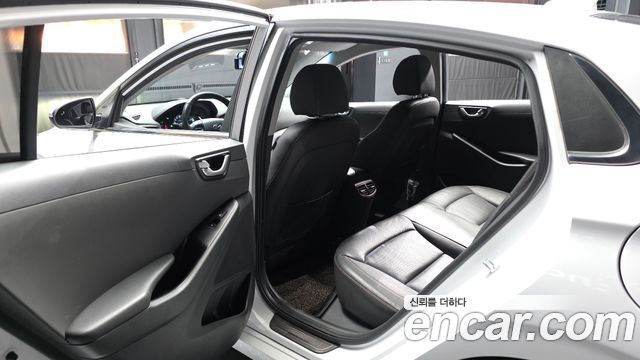 Hyundai Ioniq Electric Q 2018 — фото 26