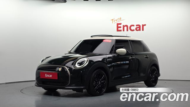 MINI Cooper 5Door Resolute Edition 3rd Gen 2023 — фото 11