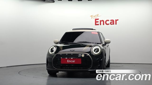 MINI Cooper 5Door Resolute Edition 3rd Gen 2023 — фото 3