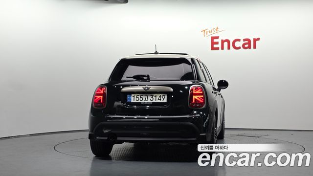 MINI Cooper 5Door Resolute Edition 3rd Gen 2023 — фото 4