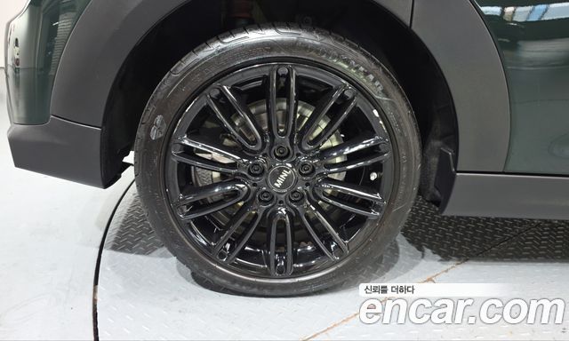 MINI Cooper 5Door Resolute Edition 3rd Gen 2023 — фото 5