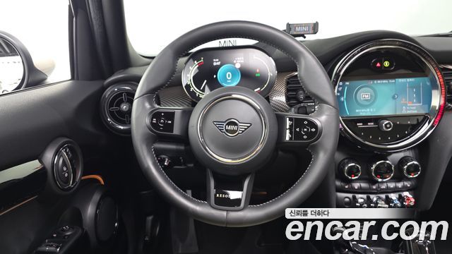 MINI Cooper 5Door Resolute Edition 3rd Gen 2023 — фото 16