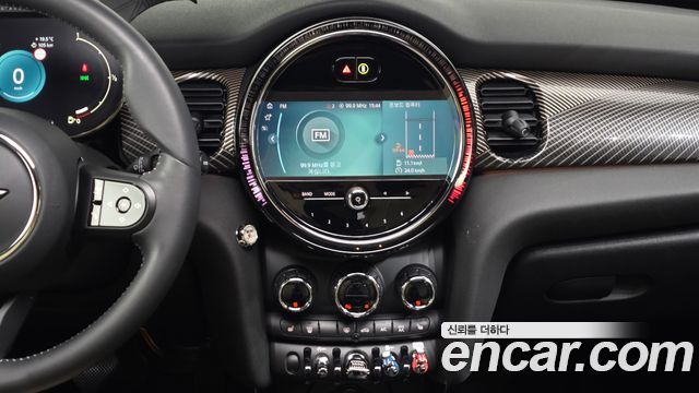 MINI Cooper 5Door Resolute Edition 3rd Gen 2023 — фото 17