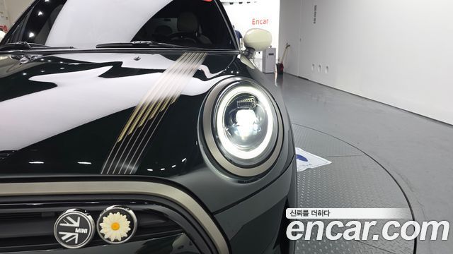 MINI Cooper 5Door Resolute Edition 3rd Gen 2023 — фото 28