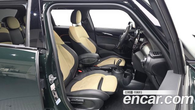 MINI Cooper 5Door Resolute Edition 3rd Gen 2023 — фото 32