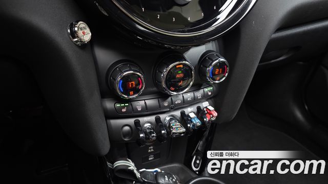 MINI Cooper 5Door Resolute Edition 3rd Gen 2023 — фото 33