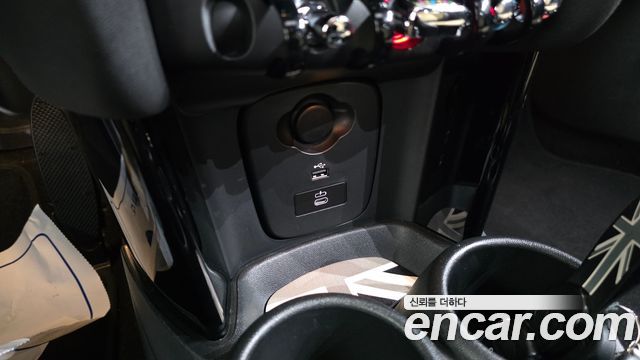 MINI Cooper 5Door Resolute Edition 3rd Gen 2023 — фото 36