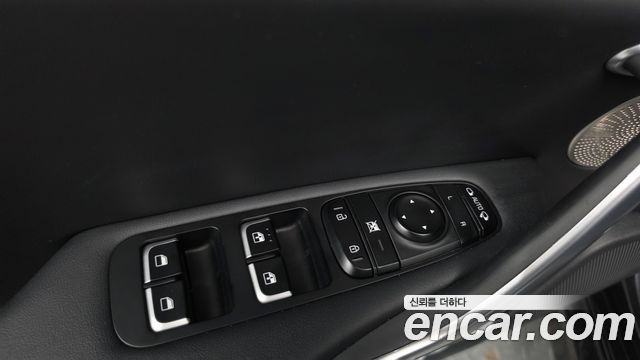 Kia Stinger 2.0 Turbo 2WD Platinum 2019 — фото 28
