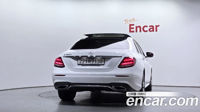 Mercedes-Benz E-Class (W213) E350d 2017 — фото 4
