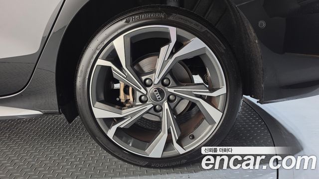 Audi A3 (8Y) 40 TFSI Premium 2024 — фото 21