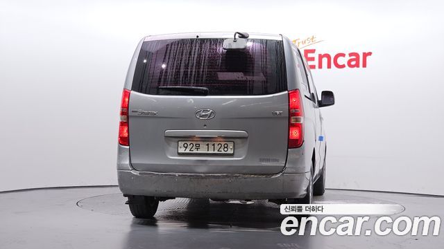 Hyundai Grand Starex 5-Seater VAN CVX Deluxe 2016 — фото 4