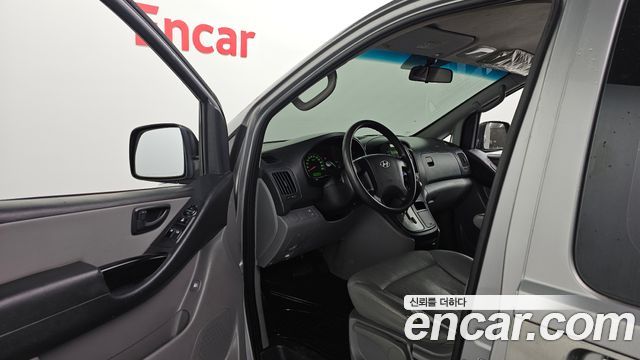 Hyundai Grand Starex 5-Seater VAN CVX Deluxe 2016 — фото 10
