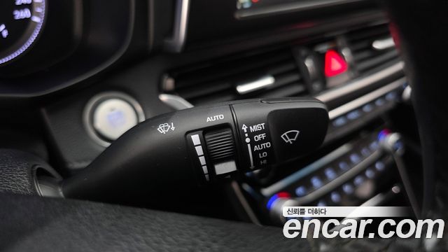 Hyundai Grandeur (IG) 3.0 Exclusive Special 2018 — фото 20