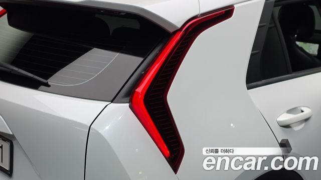 Kia Niro Prestige 2024 — фото 29