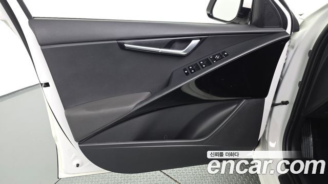 Kia Niro Prestige 2024 — фото 30