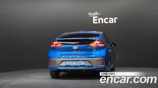 Hyundai Ioniq Electric Q 2017 — фото 4