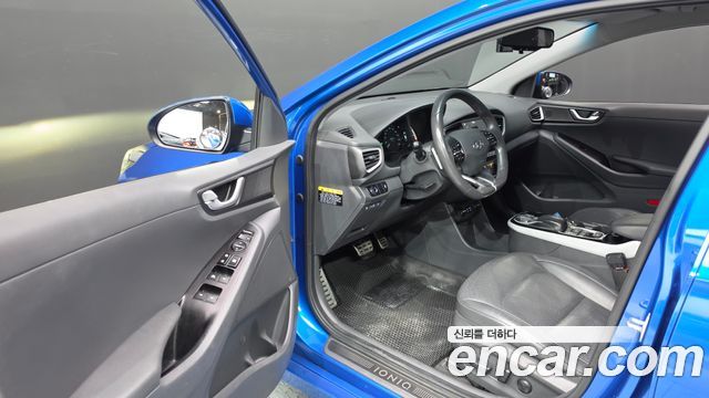 Hyundai Ioniq Electric Q 2017 — фото 10