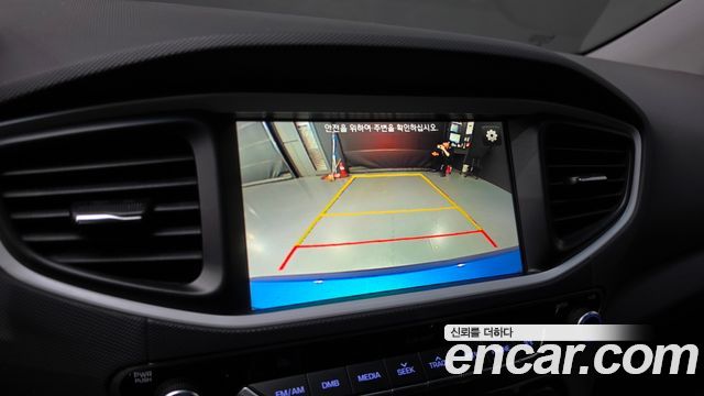 Hyundai Ioniq Electric Q 2017 — фото 19