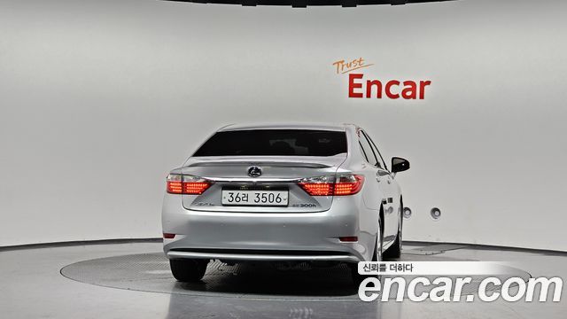Lexus ES300h Supreme XV60 2014 — фото 4
