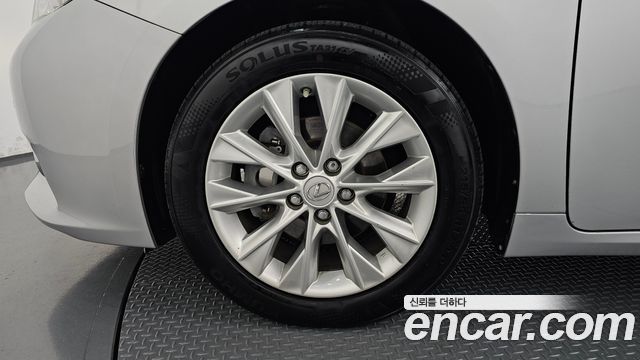 Lexus ES300h Supreme XV60 2014 — фото 5