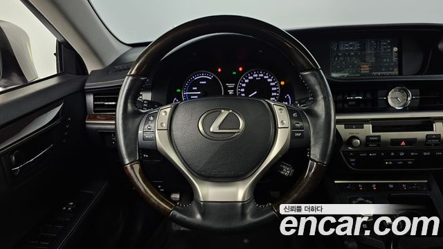 Lexus ES300h Supreme XV60 2014 — фото 13