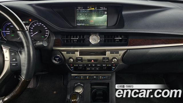 Lexus ES300h Supreme XV60 2014 — фото 14