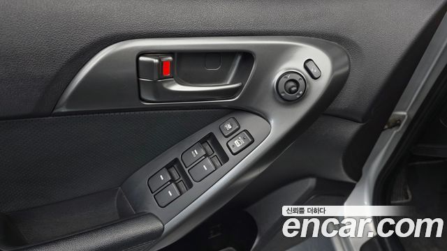 Kia Forte 1.6 GDI Luxury Standard 2012 — фото 16