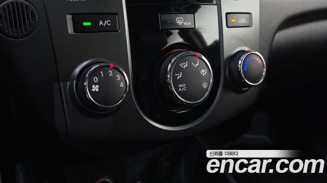 Kia Forte 1.6 GDI Luxury Standard 2012 — фото 18