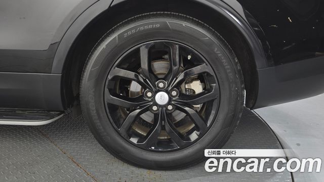 Land Rover Discovery 5 2.0 SD4 SE 2018 — фото 21