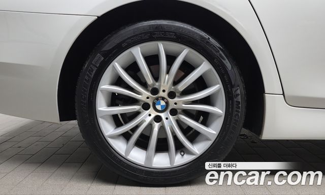 BMW 5 Series (F10) 528i Luxury Plus 2016 — фото 5