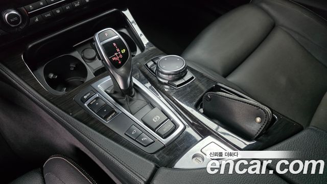BMW 5 Series (F10) 528i Luxury Plus 2016 — фото 9