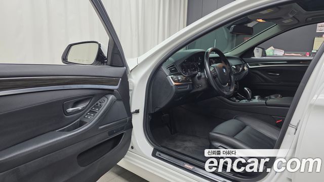 BMW 5 Series (F10) 528i Luxury Plus 2016 — фото 10