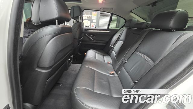 BMW 5 Series (F10) 528i Luxury Plus 2016 — фото 12