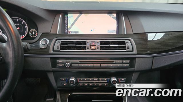 BMW 5 Series (F10) 528i Luxury Plus 2016 — фото 13
