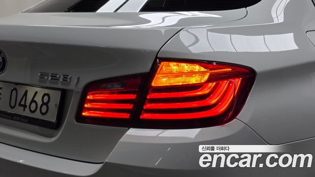 BMW 5 Series (F10) 528i Luxury Plus 2016 — фото 23