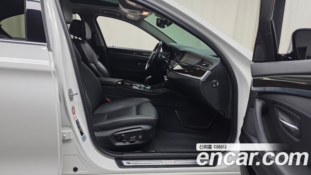 BMW 5 Series (F10) 528i Luxury Plus 2016 — фото 26