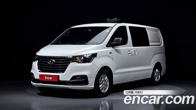 Hyundai Grand Starex Van 5-Seater Smart