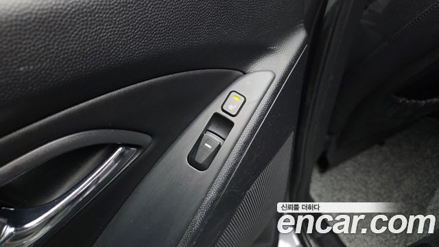Hyundai Tucson ix Diesel 2WD LX20 Smart-Pack 2013 — фото 19