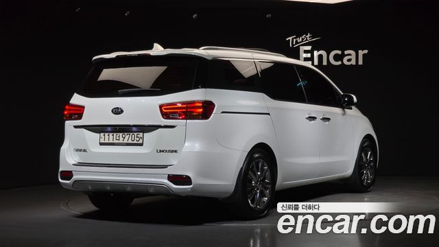 Kia Carnival 9-Seater Prstige 2019 — фото 2