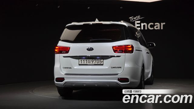 Kia Carnival 9-Seater Prstige 2019 — фото 4