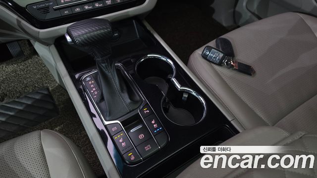 Kia Carnival 9-Seater Prstige 2019 — фото 9