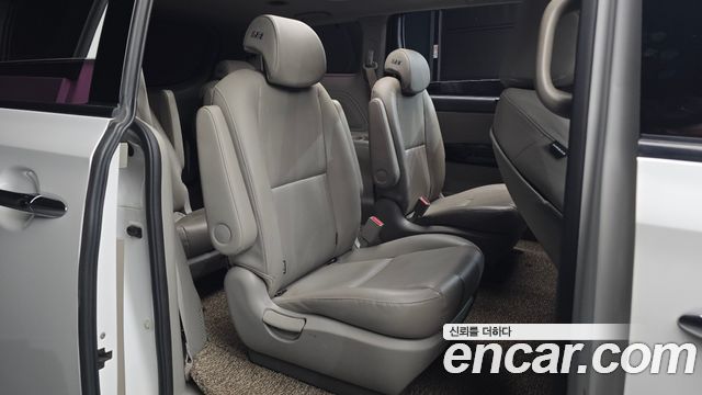 Kia Carnival 9-Seater Prstige 2019 — фото 11