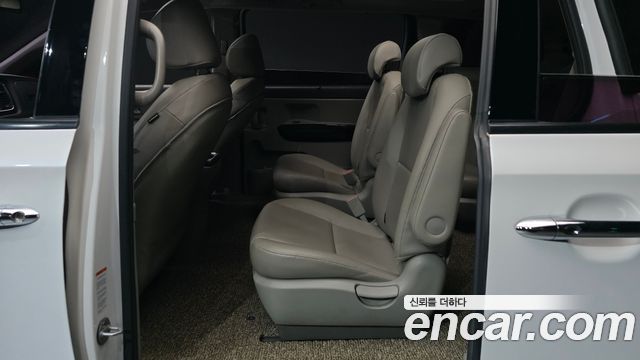 Kia Carnival 9-Seater Prstige 2019 — фото 12