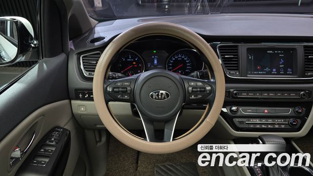 Kia Carnival 9-Seater Prstige 2019 — фото 13