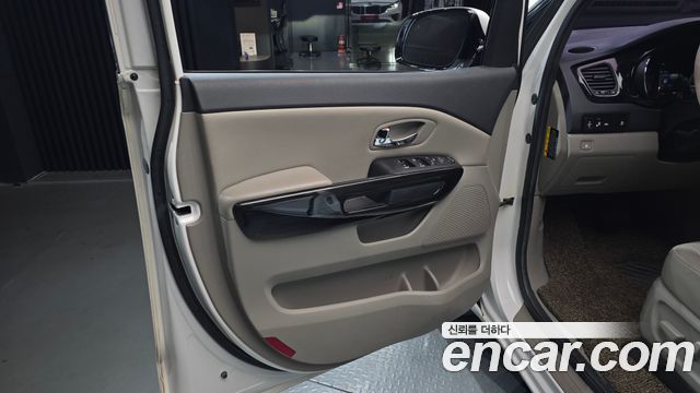 Kia Carnival 9-Seater Prstige 2019 — фото 24